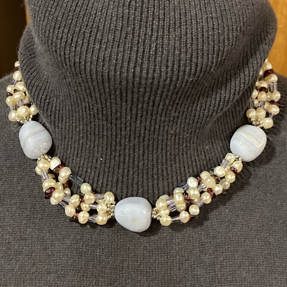 Agate and seed pearl choker. - Picture 4 of 10